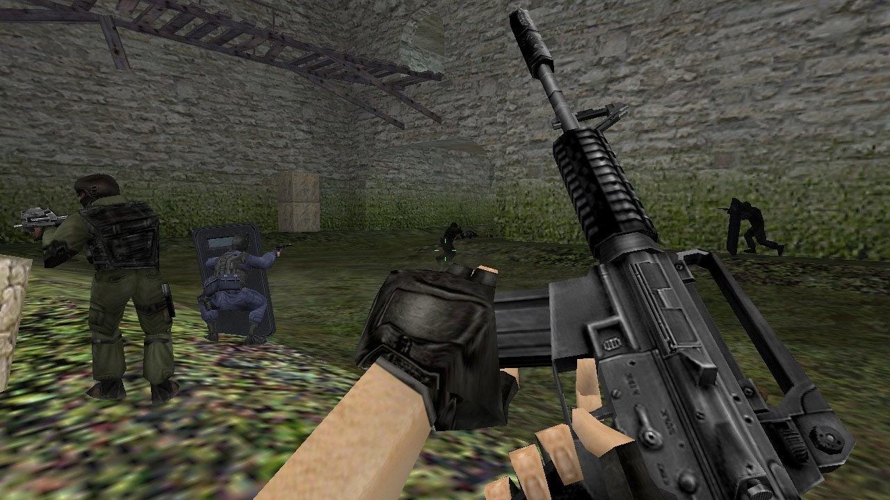 Counter-Strike gameplay screenshot from the early 2000s.