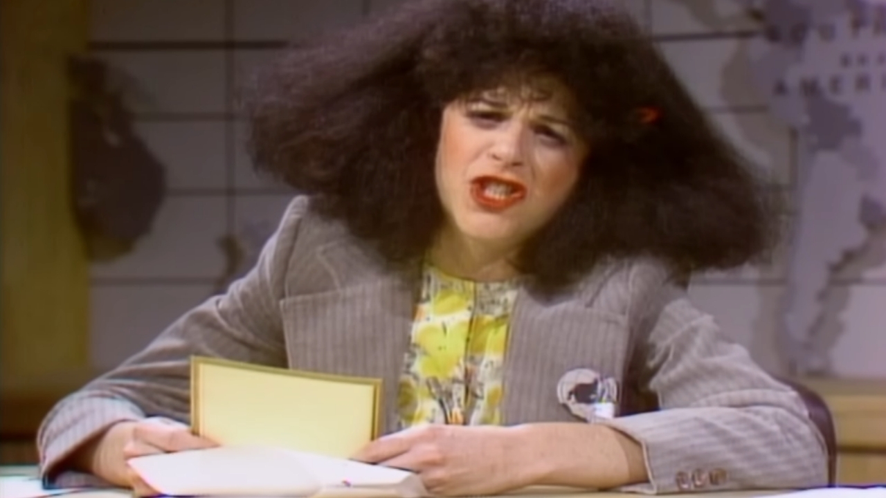 Gilda Radner on the SNL sketch 'Weekend Update: Roseanne Roseannadanna on Smoking'. "Weekend Update" Health Correspondent Roseanne Roseannadanna (Gilda Radner) talks with Jane Curtin about going to a health club after she quit smoking and getting to look at all the naked people she didn't know. Aired 11/18/78.