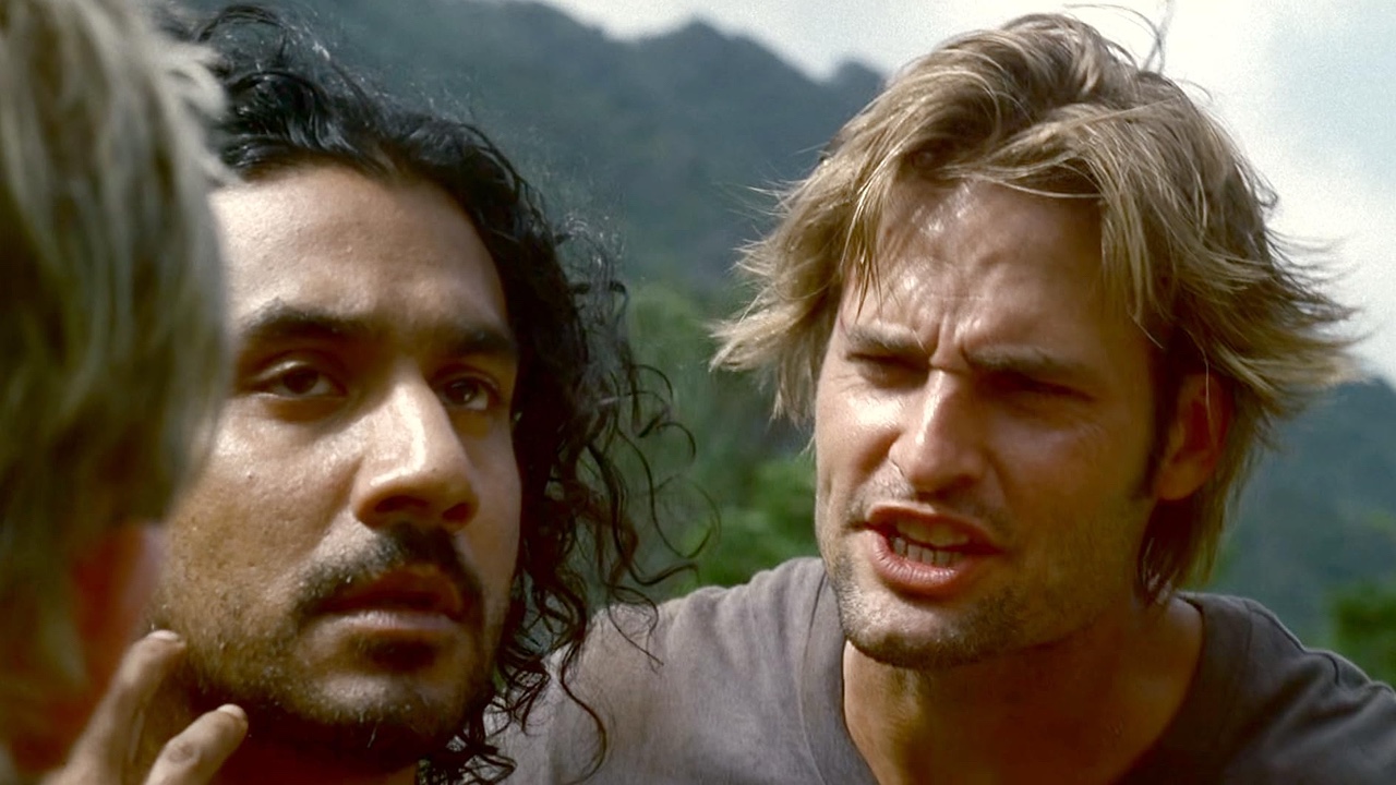 Naveen Andrews and Josh Holloway in Lost (2004)