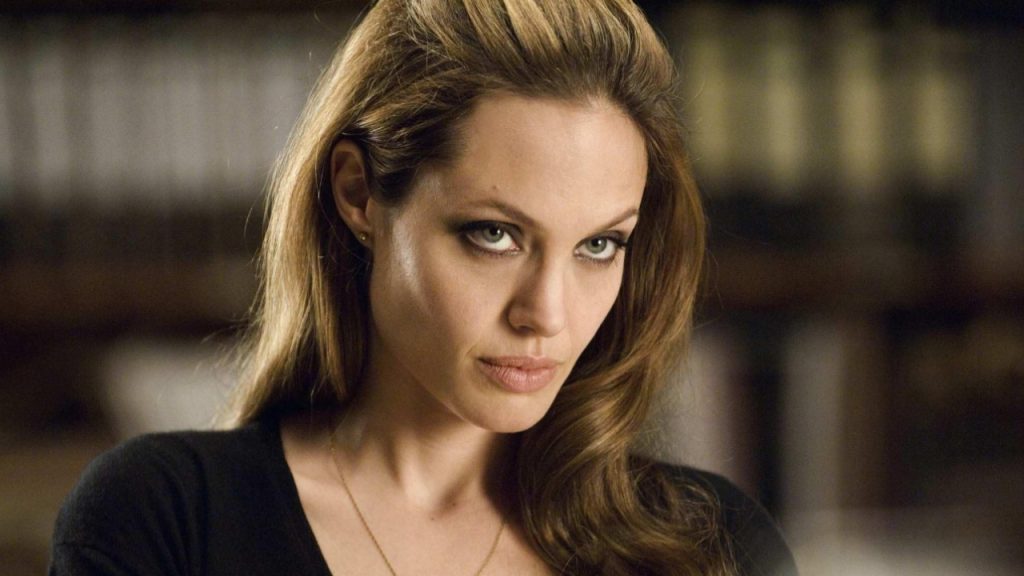 Wanted Angelina Jolie | Outrun Gaming