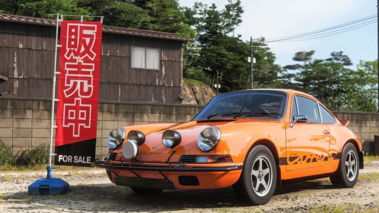 Orange Porsche 911 parked next to "for sale" sign (Forza Horizon 6) 🎮 Outrun Gaming 🎮 Outrun Gaming